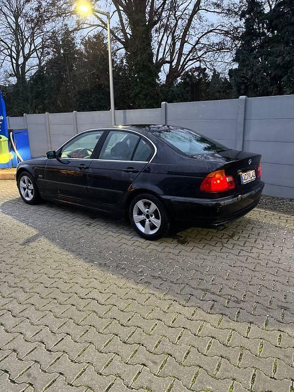 Schwarz Gebraucht 1999 BMW 328 Limousine | 6.200 € (Etwas zu teuer) - Bild 1/4