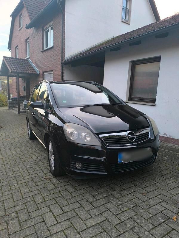 Schwarz Gebraucht 2006 Opel Zafira Kombi | 3.000 € (Etwas zu teuer) - Bild 1/4