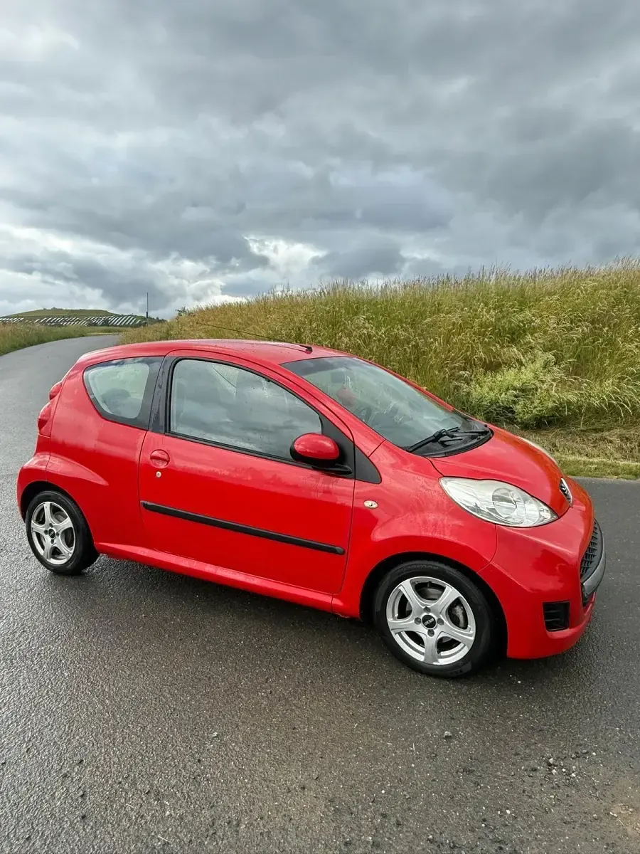 Gebraucht Peugeot 107 68 PS (50 kW) 2007 Rot Kleinwagen
