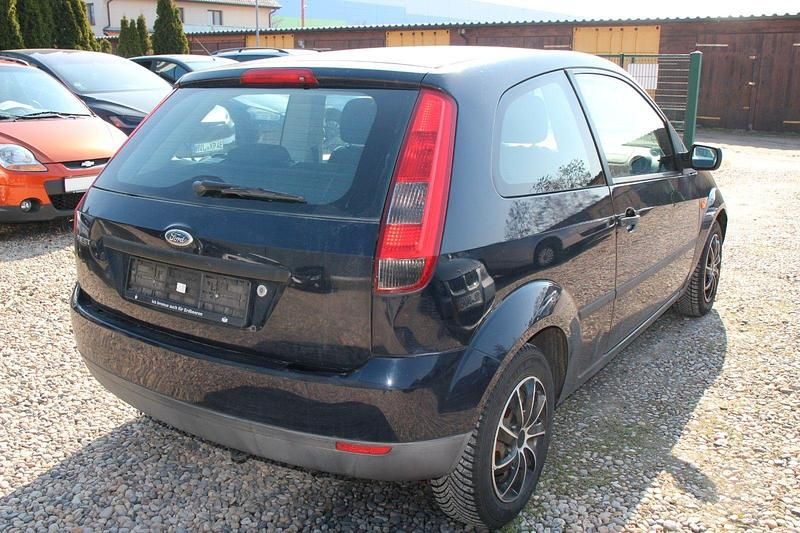 Gebraucht Ford Fiesta Ambiente 60 PS (44 kW) 2004 Blau Kleinwagen