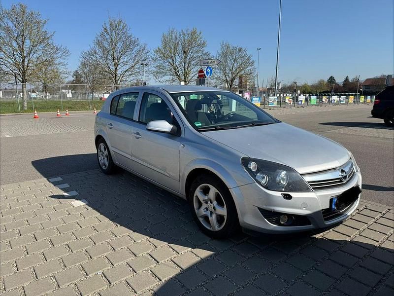 Gebraucht Opel Astra 116 PS (85 kW) 2008 Silber Limousine
