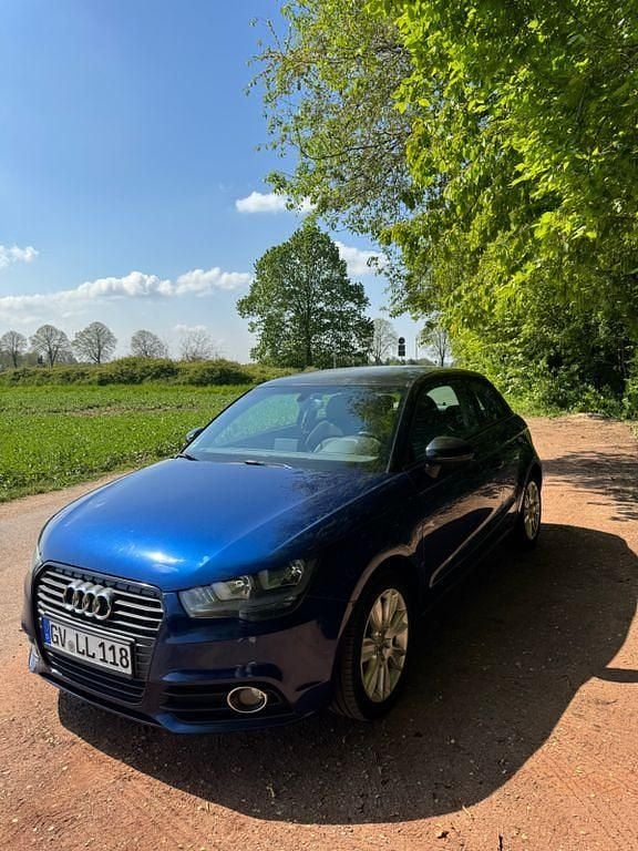 Second-hand Audi A1 Attraction 90 CP (66 kW) 2012 Albastru Hatchback