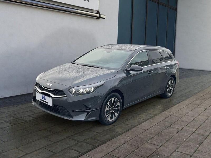 Neu Kia Ceed Sportswagon 101 PS (74 kW) 2025 Penta grey Kombi
