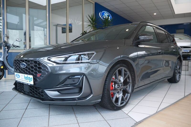 Grau Gebraucht 2023 Ford Focus ST Limousine | 42.985 € - Bild 1/4