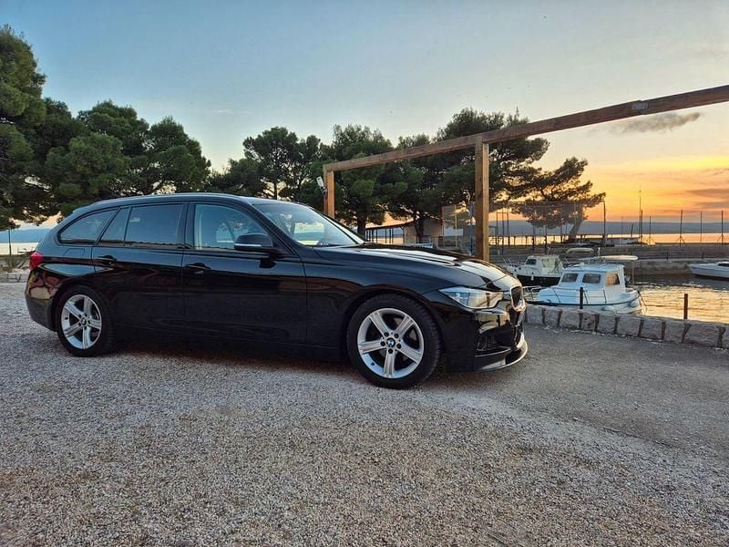 Schwarz Gebraucht 2015 BMW 320 Performance Limousine | 13.500 € (Teuer) - Bild 1/4
