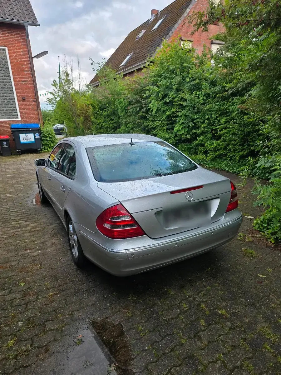 Gebraucht Mercedes E240 177 PS (130 kW) 2003 Silber Limousine