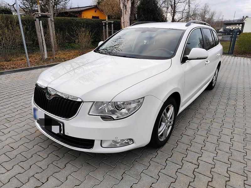 Gebraucht Skoda Superb Ambition 140 PS (102 kW) 2012 Weiß Kombi
