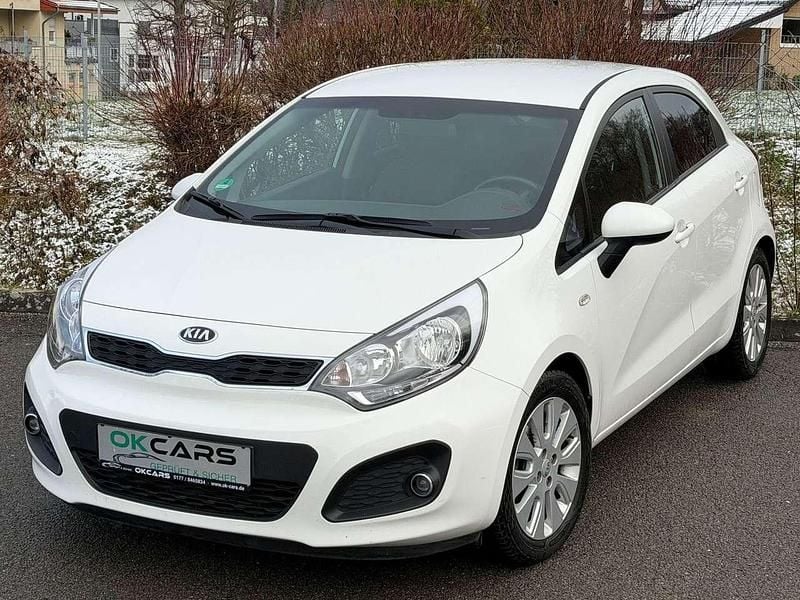 Clear white Gebraucht 2014 Kia Rio FIFA World Cup Edition Kleinwagen | 8.990 € (Fairer Preis) - Bild 1/4