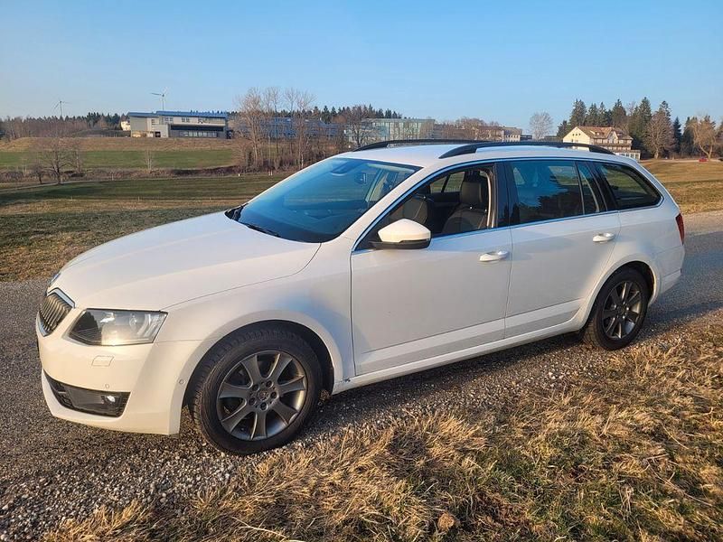 Gebraucht Skoda Octavia Elegance 150 PS (110 kW) 2013 Weiß Kombi