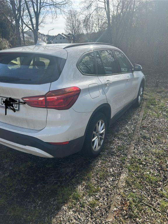Weiß Gebraucht 2020 BMW X1 SUV | 19.800 € (Fairer Preis) - Bild 1/4