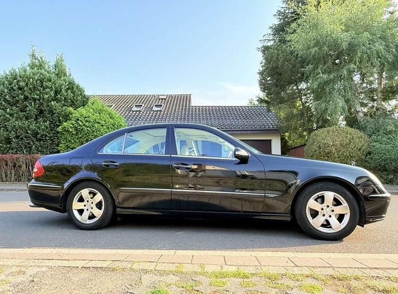 Gebraucht Mercedes E240 177 PS (130 kW) 2002 Schwarz Limousine