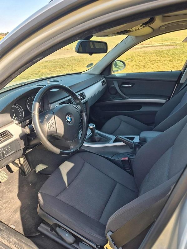 Gebraucht BMW 318 129 PS (94 kW) 2007 Silber Kombi