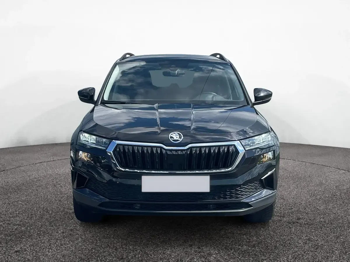 Gebraucht Skoda Karoq Selection 150 PS (110 kW) 2024 Schwarzmagic perleffekt SUV
