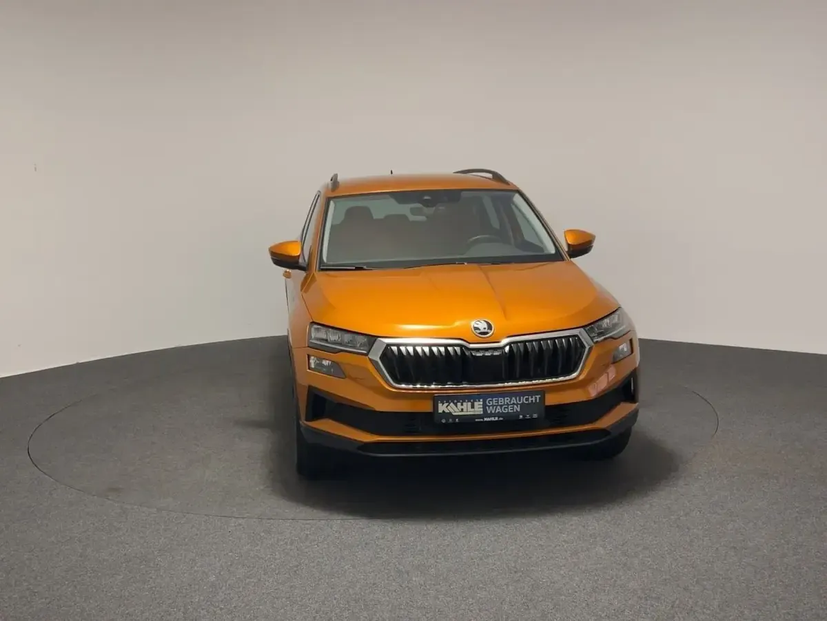 Gebraucht Skoda Karoq Tour 150 PS (110 kW) 2023 Phoenixorange premium metallic SUV