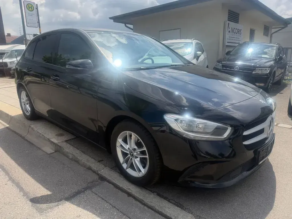 Gebraucht Mercedes B180 116 PS (85 kW) 2020 Schwarz Kleinwagen