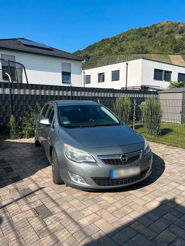 Brugt Opel Astra 140 HK (102 kW) 2012 Grå Sedan