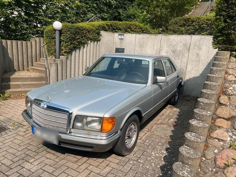 Silber Gebraucht 1983 Mercedes 380 Limousine | 5.999 € - Bild 1/4