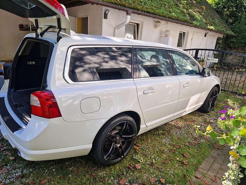Weiß Gebraucht 2012 Volvo V70 Pro Kombi | 9.999 € (Teuer) - Bild 1/4