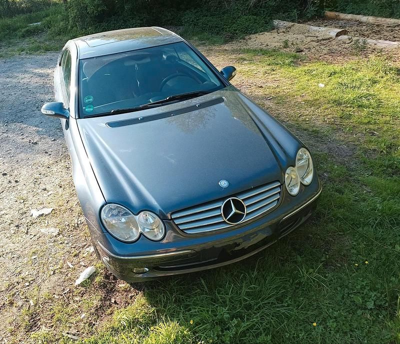 Blau Gebraucht 2004 Mercedes CLK270 Coupé | 5.999 € (Fairer Preis) - Bild 1/4