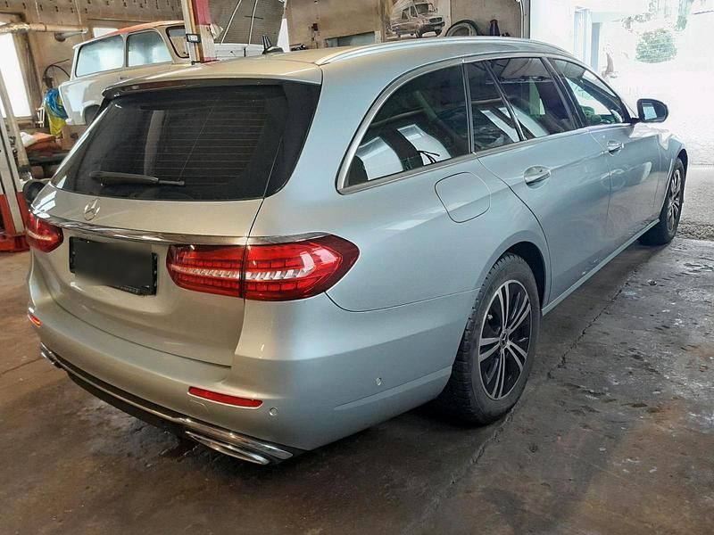 Silber Gebraucht 2021 Mercedes E220 Kombi | 33.000 € (Guter Preis) - Bild 1/4