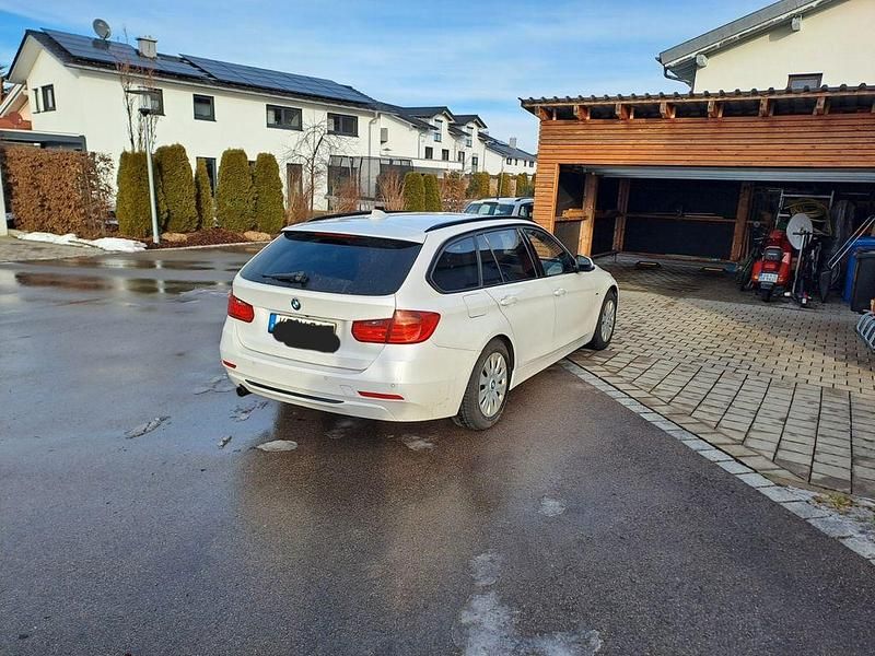 Gebraucht BMW 320 Sport Line 184 PS (135 kW) 2013 Weiß Kombi