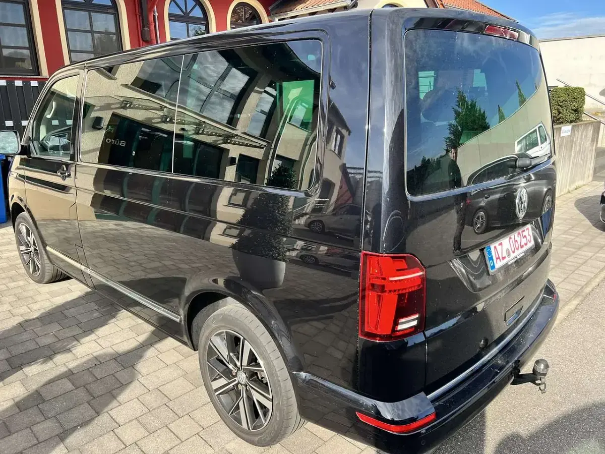 Gebraucht VW Multivan Generation Six 199 PS (146 kW) 2020 Deep black perleffekt Van / Kleinbus
