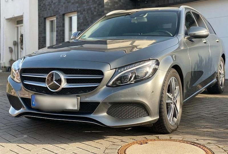 Grau Gebraucht 2018 Mercedes C250 Kombi | 17.000 € (Fairer Preis) - Bild 1/4