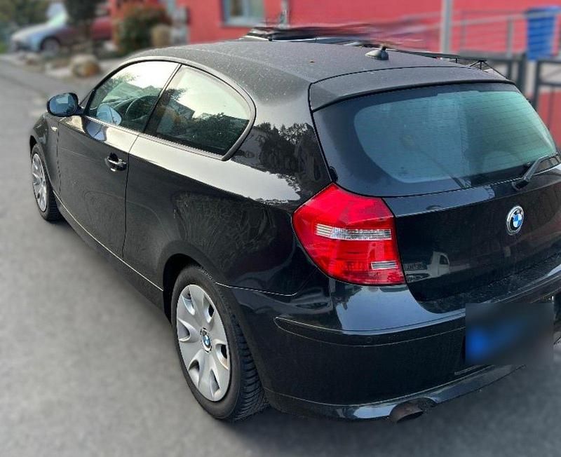 Gebraucht BMW 118 143 PS (105 kW) 2010 Schwarz Kleinwagen