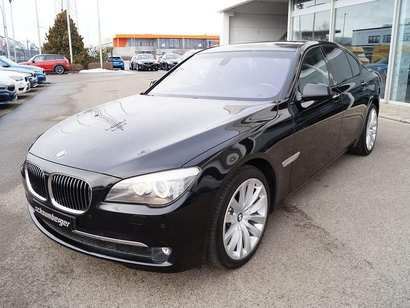 Gebraucht BMW 750 408 PS (300 kW) 2009 Saphirschwarz Limousine
