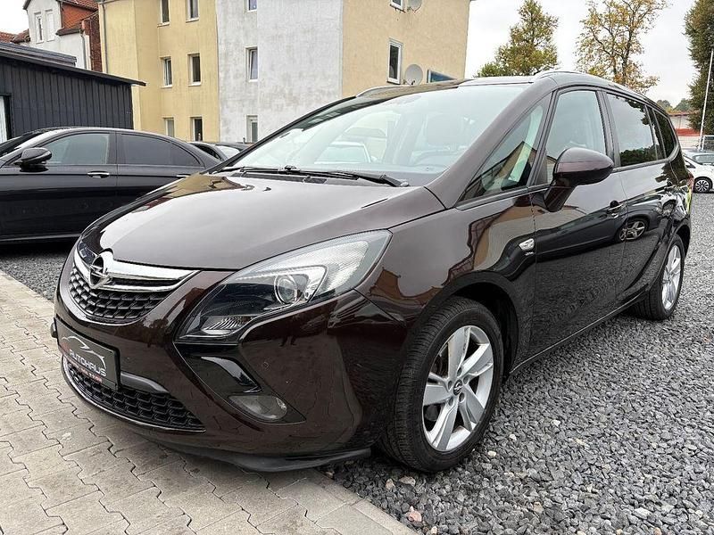 Braun Gebraucht 2016 Opel Zafira Tourer drive Van / Kleinbus | 5.999 € (Guter Preis) - Bild 1/4