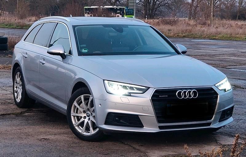 Silber Gebraucht 2017 Audi A4 Kombi | 19.000 € (Guter Preis) - Bild 1/4