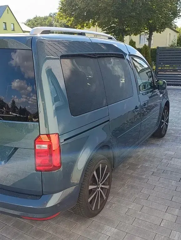 Gebraucht VW Caddy Comfortline 150 PS (110 kW) 2017 Grün Van / Kleinbus