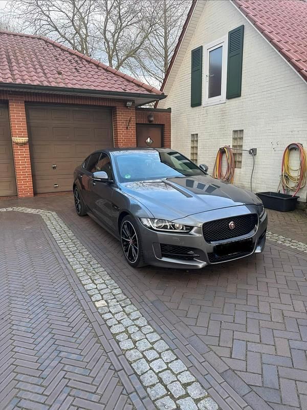 Gebraucht Jaguar XE 200 PS (147 kW) 2017 Grau Limousine