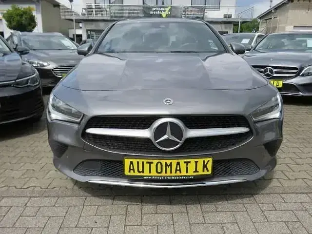 Gebraucht Mercedes CLA220 Shooting Brake 190 PS (139 kW) 2021 Mountaingrau  met. Kombi
