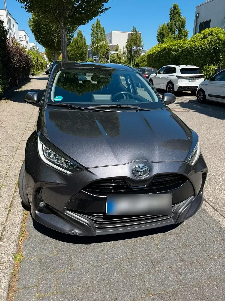 Gebraucht Toyota Yaris 92 PS (67 kW) 2022 Grau Kleinwagen