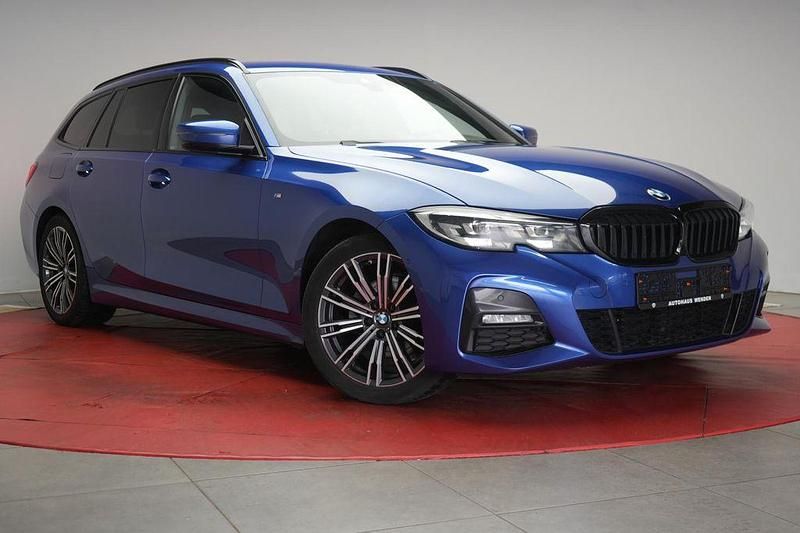 Blau Gebraucht 2022 BMW 320 M Sport Kombi | 22.490 € (Guter Preis) - Bild 1/4