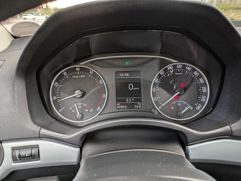 Gebraucht Skoda Octavia Ambiente 122 PS (89 kW) 2010 Silber Limousine