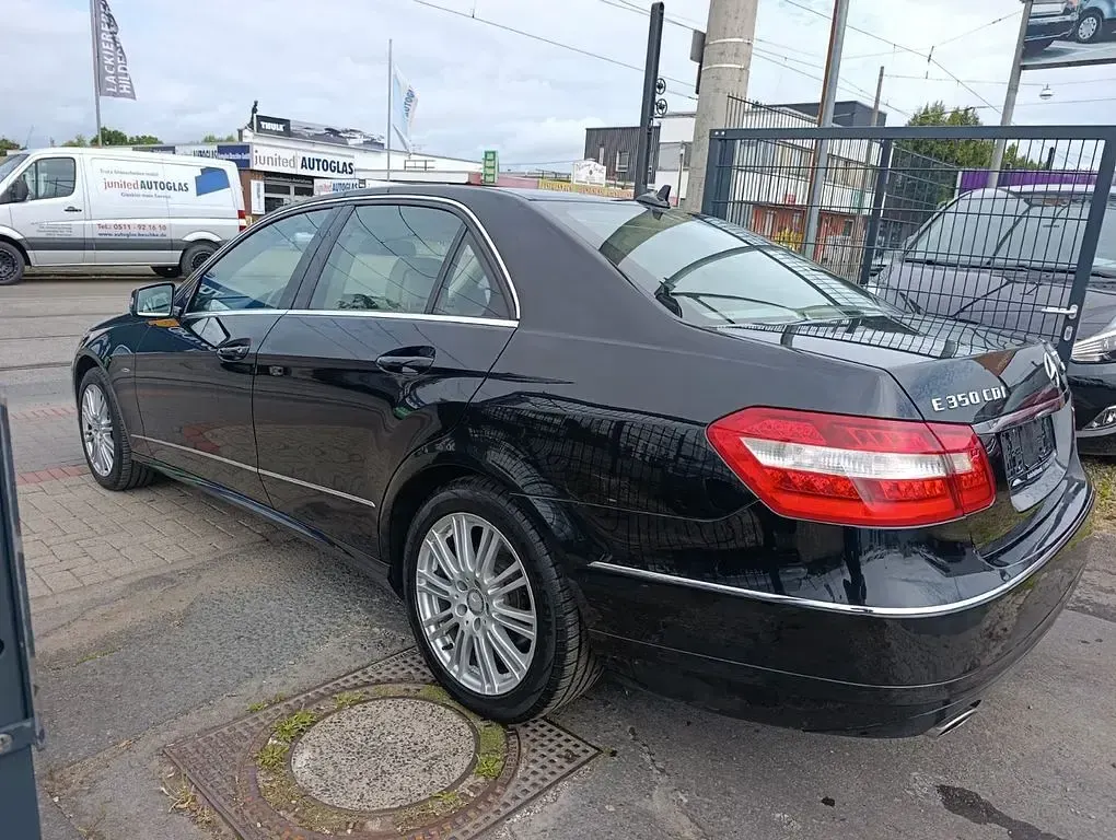 Gebraucht Mercedes E350 231 PS (169 kW) 2010 Schwarz Limousine