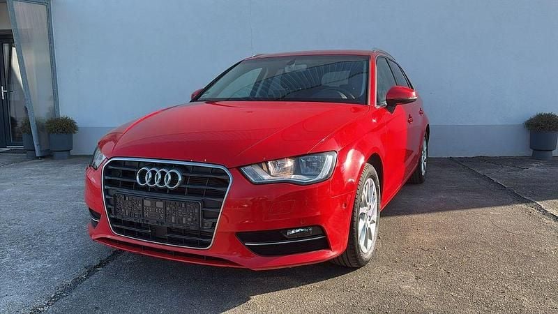 Gebraucht Audi A3 Attraction 150 PS (110 kW) 2015 Rot Limousine