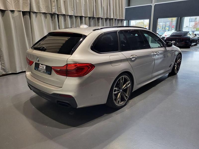 Gebraucht BMW M550 Performance 400 PS (294 kW) 2017 Rhodonitsilber Limousine