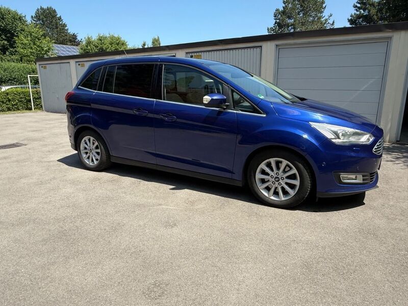 Blau Gebraucht 2017 Ford Grand C-Max Van / Kleinbus | 9.900 € (Superpreis) - Bild 1/4