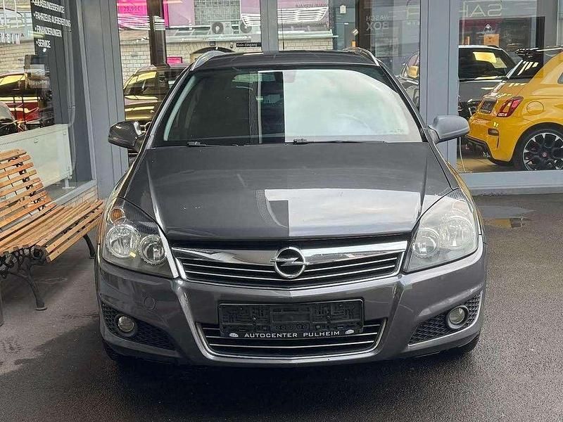 Gebraucht Opel Astra Edition 110 PS (80 kW) 2010 Grau Limousine