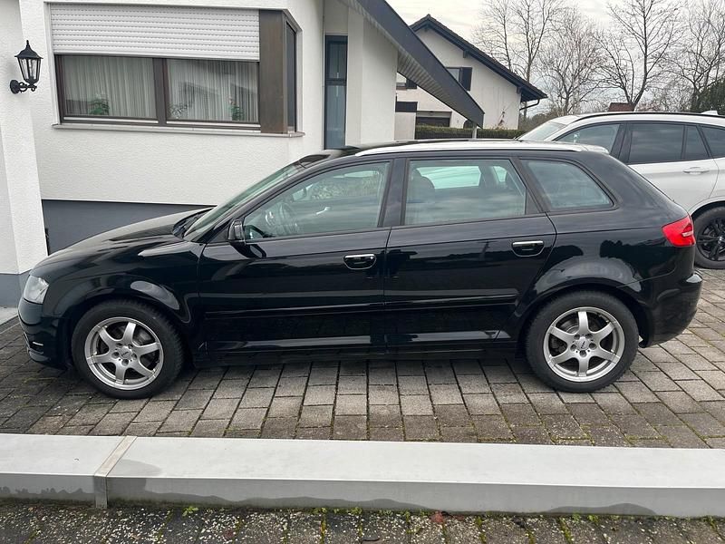 Gebraucht Audi A3 Comfort 125 PS (91 kW) 2011 Schwarz Kleinwagen