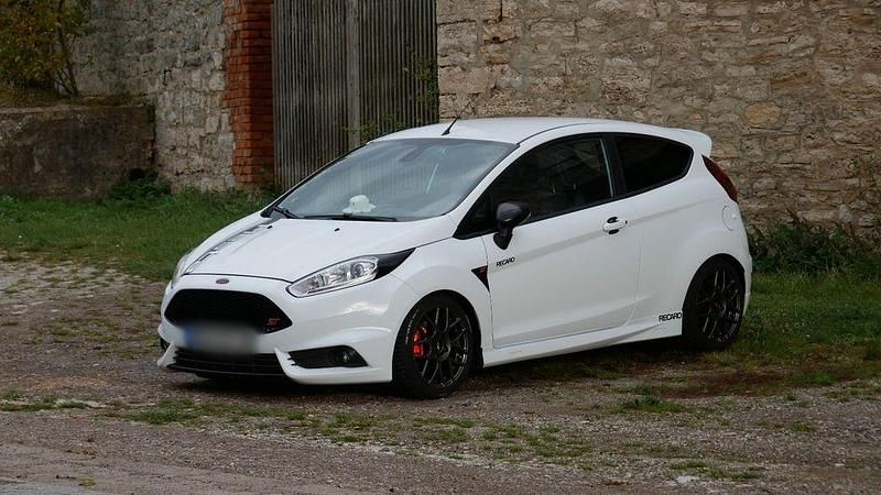 Gebraucht Ford Fiesta ST 182 PS (133 kW) 2014 Weiß Limousine