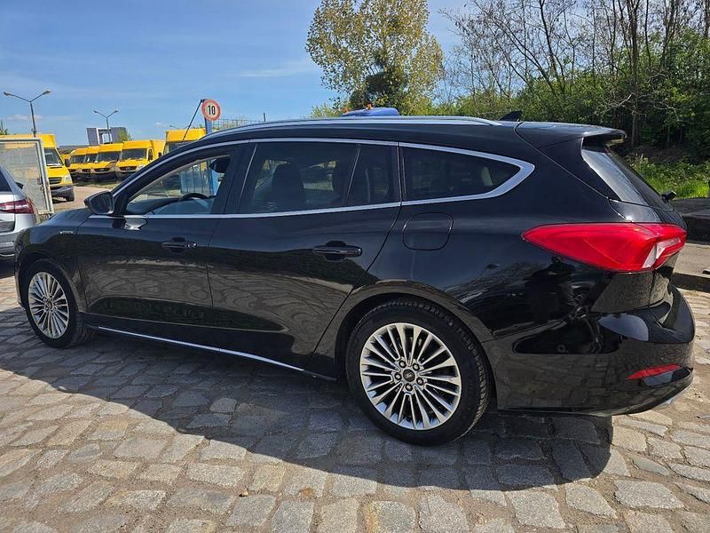 Używany Ford Focus Vignale 120 KM (88 kW) 2021 Czarny Sedan/Limuzyna