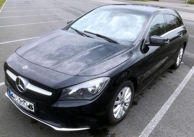 Schwarz Gebraucht 2017 Mercedes CLA180 Shooting Brake Urban Kombi | 17.000 € (Fairer Preis) - Bild 1/4