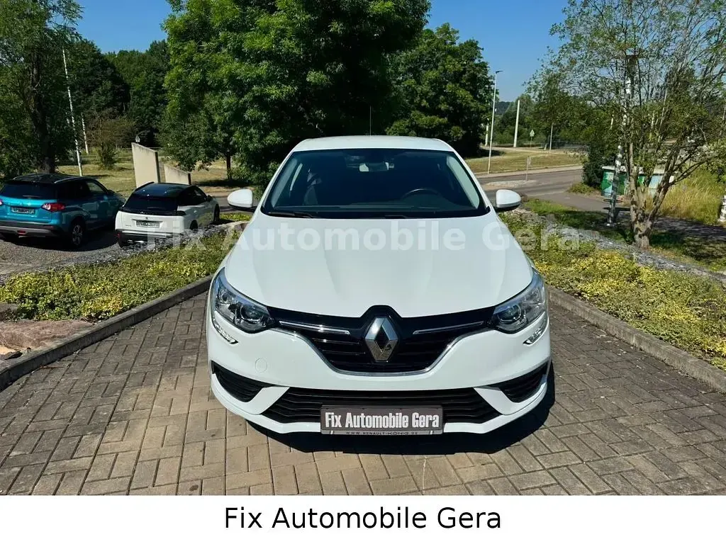 Gebraucht Renault Mégane Play 110 PS (80 kW) 2018 Weiß Limousine