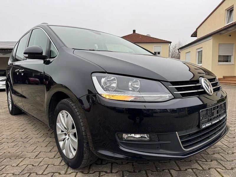Schwarz Gebraucht 2021 VW Sharan Comfortline Van / Kleinbus | 28.490 € (Fairer Preis) - Bild 1/4