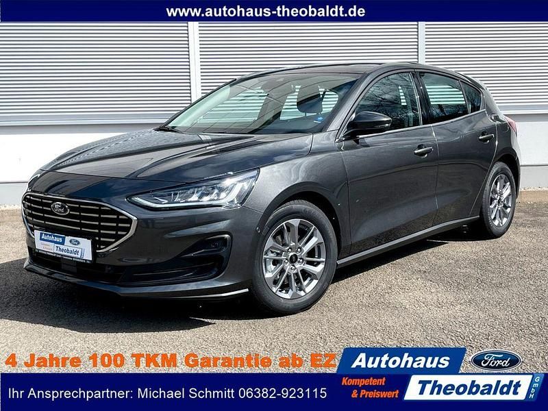 Neu Ford Focus Titanium 155 PS (114 kW) 2025 Grau Limousine