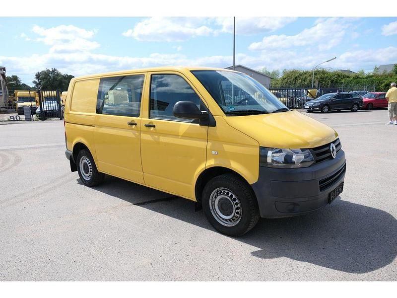 Second-hand VW Transporter 84 CP (61 kW) 2011 Galben Van